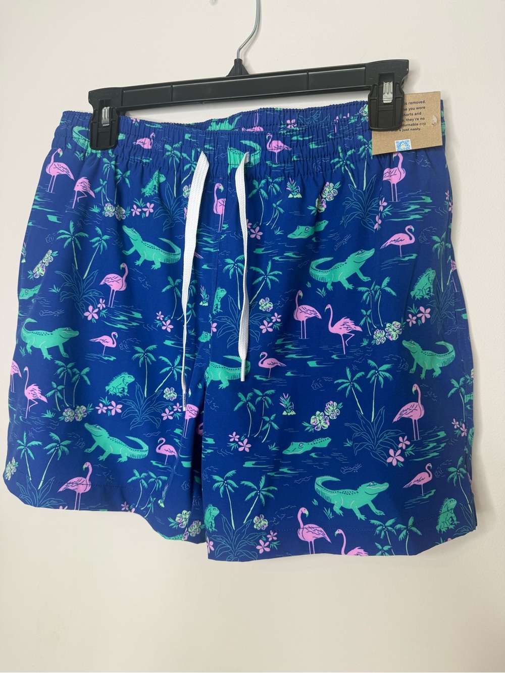 NWT Chubbies Men’s Medium 5.5” 2-in-1 Lined Swim Trunks Alligator Flamingo